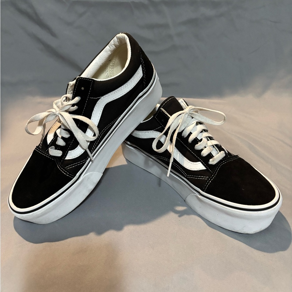Vans Old Skool Platform Black & White Women’s 9.5 – Like New